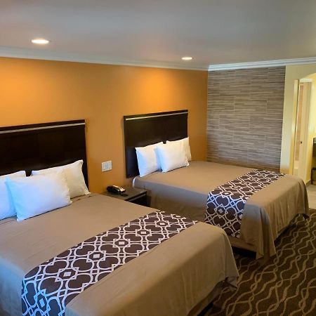 Ontario Inn & Suites Монтклер Екстер'єр фото
