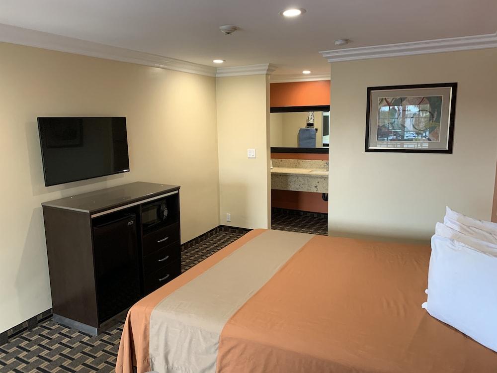 Ontario Inn & Suites Монтклер Екстер'єр фото