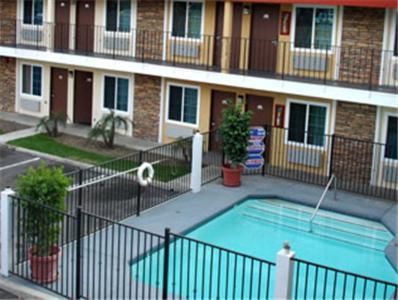 Ontario Inn & Suites Монтклер Екстер'єр фото